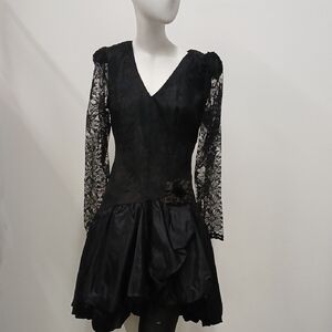Vintage MAINFRAME Black 1980's Prom Dress with Lace Sleeves & Flower / Size  7/8